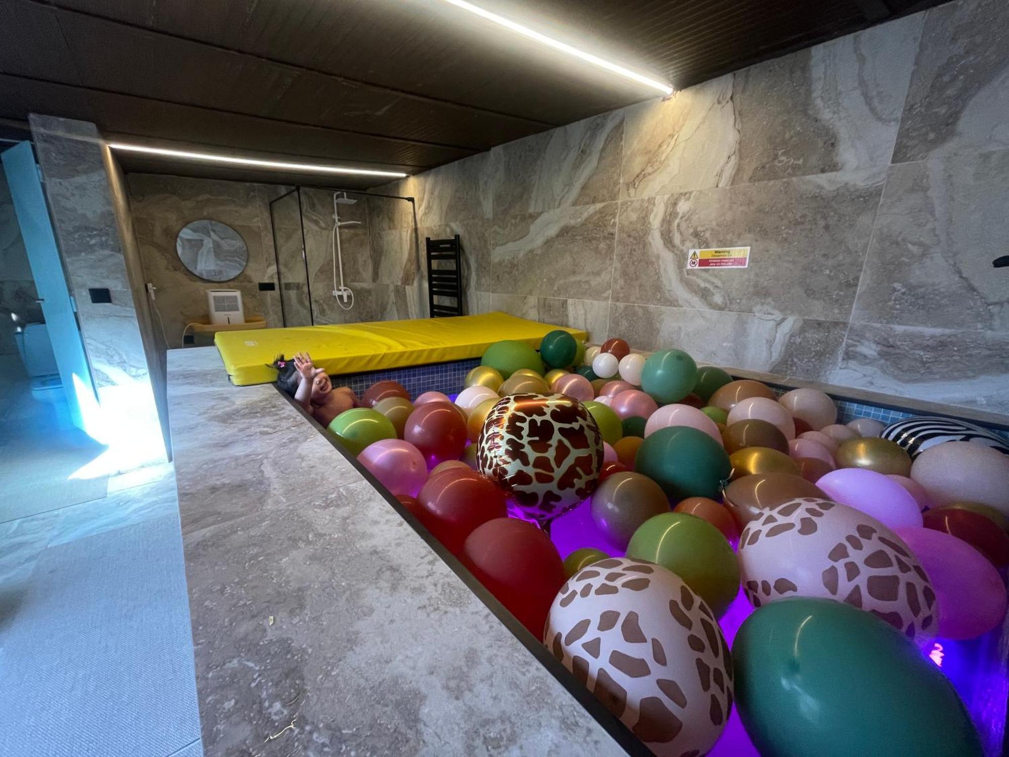Hearts & Ponies Apartamentos Con Piscinas Privadas Cerca De La Warner Chinchón Dış mekan fotoğraf